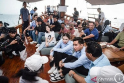 Gibran Berdialog dengan Pelaku Ekonomi Kreatif di Labuhan Bajo