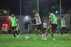 Dijamu Semen Padang Malam Hari, Skuad PSIM Diminta Fokus pada Penglihatan