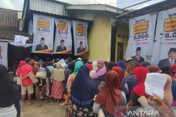 Relawan Prabowo Gelar Pasar Murah, Harga Minyak Rp8 Ribu per Liter