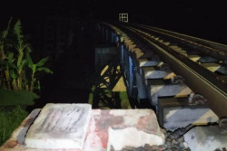 13 Kereta Api Berhenti Luar Baisa saat Gempa Melanda Sumedang