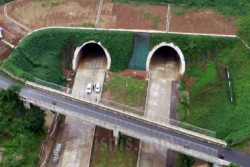 Bantah Trowongan Kembar Cisumdawu Retak, Kemen PUPR: Cuma Kotoran Debu yang Menempel
