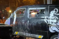 Minibus Berpenumpang 6 Orang Terpental ke Parit di Kulonprogo