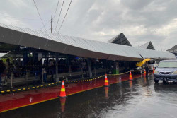 5 Mobil Tertimpa Kanopi Stasiun Tugu Jogja Saat Hujan Deras, Begini Penjelasan KAI