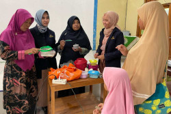 Dosen UAD dan Politeknik KP Bitung Berikan Pelatihan Teknologi Produk Pangan