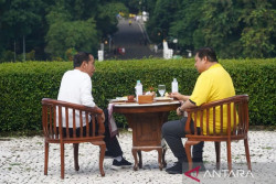 Usai Makan Malam Bersama Prabowo, Jokowi Sarapan Pagi Bareng Airlangga Hartanto