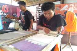 Dukung Ganjar-Mahfud, Kelompok Difabel di Bantul Ini Buka Jasa Sablon Gratis