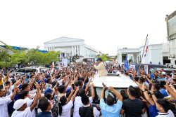 Warga Lampung Antusias Sambut Prabowo: Terima Kasih, Saya Rasakan Dukungan yang Besar