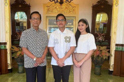 Pose Foto Sultan HB X bareng Kaesang Dibahas Netizen, Pemda DIY: Itu Pose Ngapurancang