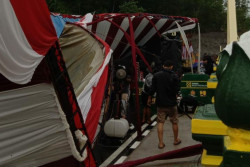 Dampak Badai Tropis Anggrek di DIY: Tenda Peresmian Jembatan Kedung Kandang Gunungkidul Roboh