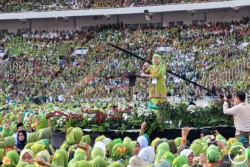 Berperan Besar Terhadap NU, Khofifah: Terima Kasih Pak Jokowi