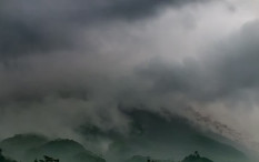 BREAKING NEWS: Merapi Muntahkan Awan Panas ke Kali Bebeng, Jarak 2 Km