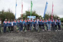 Pertamina Tanam Ratusan Pandan Laut dan Berdayakan Masyarakat Pesisir Pantai Depok Jogja, Ini Tujuannya