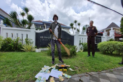 Desak Tuntaskan Kasus Dugaan Korupsi Dana Hibah Pariwisata Sleman, Aktivis JCW Gelar Aksi Tunggal Depan Kejaksaan