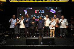 Momen Prabowo Nostalgia Nyanyi The Beatles dan Rock 60an di Acara Alumni AS Relawan Erick Thohir