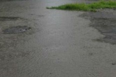 Sisi Timur Simpang Empat Sudimoro Imogiri Bantul Kerap Tergenang Air, Ini Biangnya