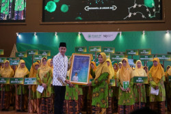 Ribuan Ibu-ibu Aisyiyah DIY Berkumpul Kawal Pemilu, Diwarnai Deklarasi untuk Syauqi Soeratno