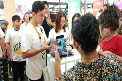 Heboh! Gibran Mendadak Jadi Kasir di Solo Paragon Mall