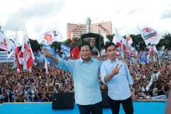 Ikuti Kirab Kebangsaan, Prabowo Tiba di Semarang Disambut Heboh Ratusan Ribu Warga