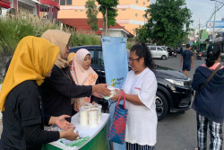 Program Mengetuk Pintu Langit, Pegadaian Kanwil Semarang Gelar Jumat Berkah dan Keranjang Berbagi