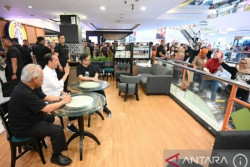 Saat Ajak Menkes dan MenPUPR Ngopi di Malioboro, Jokowi Masih Dielu-elukan Warga