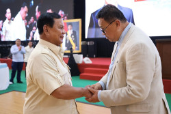 Prabowo Makan Malam Bersama 600 Pendeta, Dinobatkan Keluarga Besar PGPI