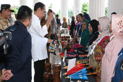 Jokowi Apresiasi Kinerja AO dan Nasabah PNM