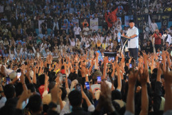 Di Hadapan Puluhan Ribu Masyarakat Sulsel, Prabowo: Kami Ingin Perbaiki Gaji Guru