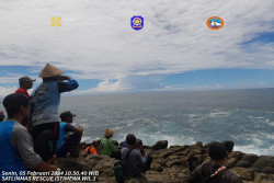 Pemancing Terseret Ombak di Pantai Wediombo Gunungkidul