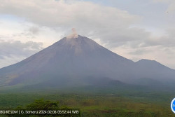 Gunung Semeru Kembali Erupsi Pagi Ini