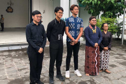Ditemani Cucu Sultan HB X, Alam Ganjar Berwisata Keliling Kraton Jogja