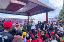 Kampanye di Turi Sleman, Ganjar Ditodong Nama Anak Pendukung yang Hamil