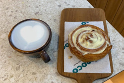 Roti Cromboloni yang Viral Kini Ada di Jogja