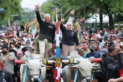 Datangi Kampanye Akbar Ganjar-Mahfud di Solo, Putri Wiji Thukul Tagih Janji Jokowi