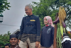 Ganjar Melayat ke Rumah Ki Bono, Pemeran Semar yang Meninggal Dunia Saat Kampanye Akbar