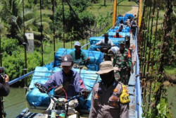 Distribusi Logistik Pemilu di Daerah 3T Dikawal Ketat TNI dan Polri