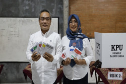 Nyoblos di Wukirsari, Bupati Halim Minta Kerukunan Masyarakat Tetap Terjaga