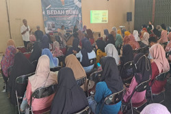 LITERASI LINGKUNGAN: Bedah Buku Dorong Pengelolaan Sampah