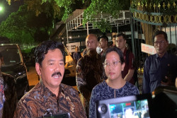 Menteri Hadi Bertemu Sultan, Bicarakan Pemilu yang Berjalan Kondusif