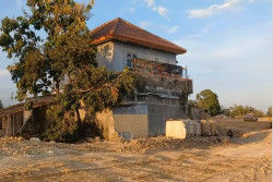 Proyek Tol Jogja-Solo: Viral Rumah di Tamanmartani Sleman Masih Berdiri Kokoh di Tengah Lalu Lalang Proyek