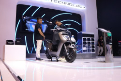 IIMS 2024, Honda Stylo 160 Primadona, EM1 e: Jadi Motor Listrik Terbaik