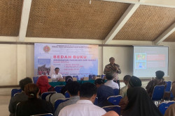 PROGRAM LITERASI MASYARAKAT: DPAD DIY Genjot Budaya Literasi melalui Bedah Buku