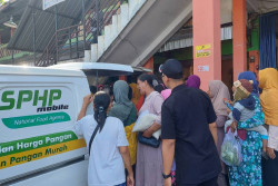 Pasar Murah di Wates, Beras Premium Rp14 Ribu per Kilogram Diserbu Warga