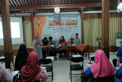 Lewat Bedah Buku, Warga Godean Sleman Diingatkan Pentingnya Menjaga Kesehatan