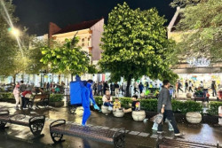 Manusia Parfum Biru Raksasa Lalu Lalang di Malioboro, Ternyata Maksudnya Begini