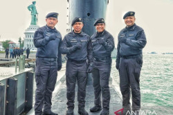 Panglima TNI dan Kasad Terima Brevet Hiu Kencana TNI AL