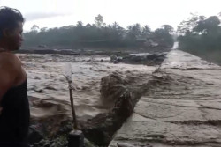 Curah Hujan di Puncak Gunung Semeru Tinggi, Getaran Banjir Lahar Hujan Lebih Dari 3 Jam