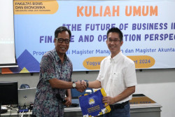 Magister Fakultas Bisnis dan Ekonomi Gelar Kuliah Umum bagi Mahasiswanya