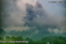 Gunung Merapi Keluarkan 7 Kali Awan Panas dalam Kurun Waktu 30 Menit
