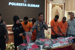 Polisi Ringkus Komplotan Pembobol Vila di Sleman, Emas Putih Hingga Kalung Mutiara Malah Dibuang