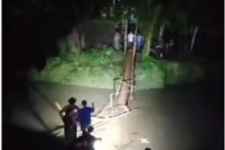 Viral Siswa Kemah di Banjararum Kulonprogo Terjebak Jembatan Ambrol, Tim SAR Siaga